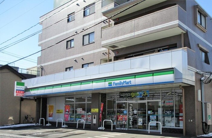 ファミリーマート　仙台穀町店(コンビニ)まで265m グランデュールパピヨンＡ棟