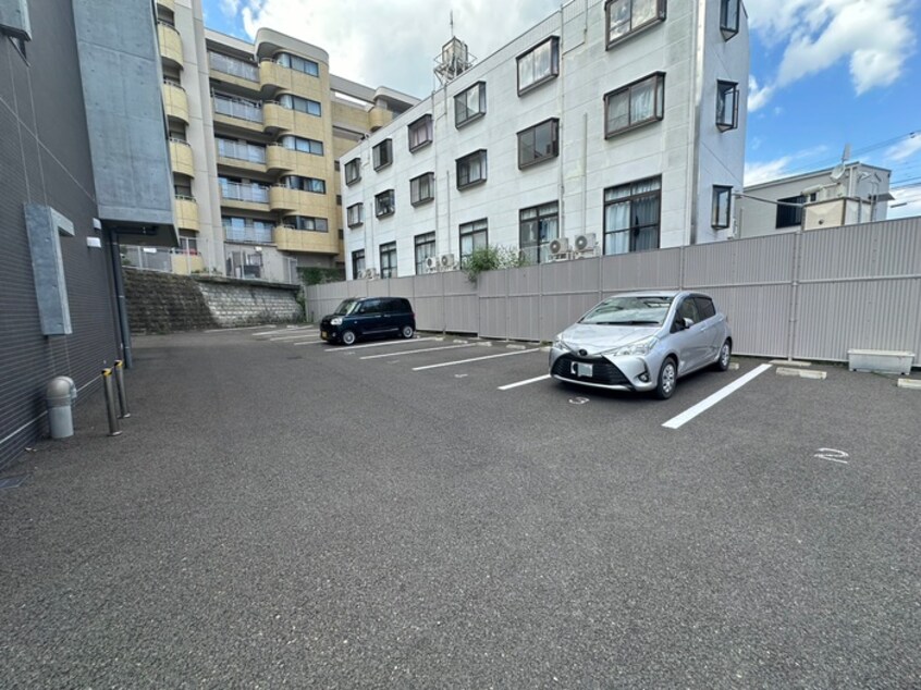 駐車場 マルドミ向山