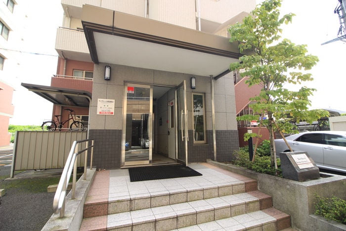 エントランス部分 サンヴァ－リオ新田駅前Ⅰ