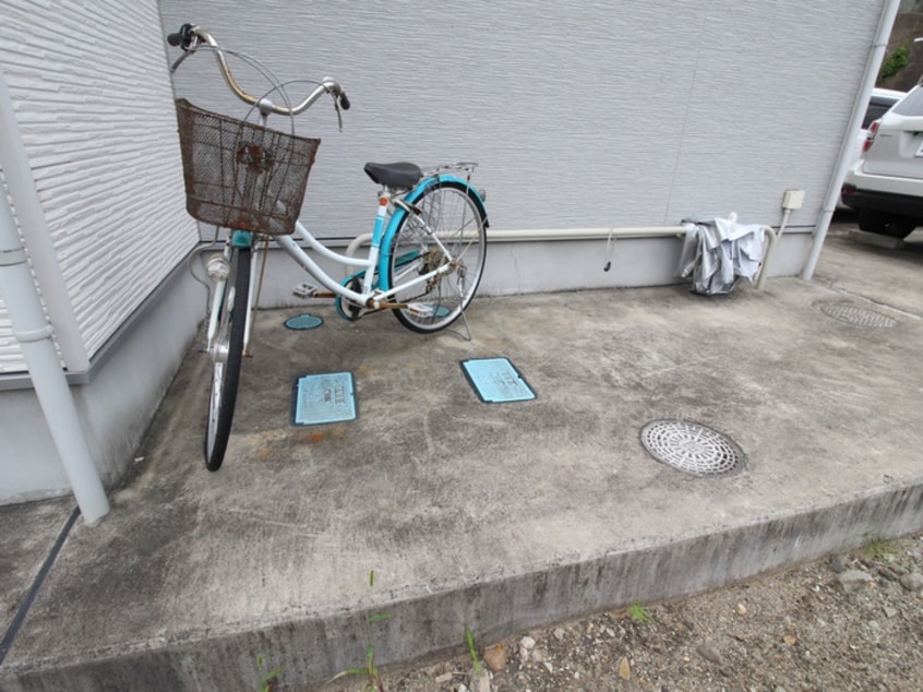 駐輪場 ロイヤルブルー