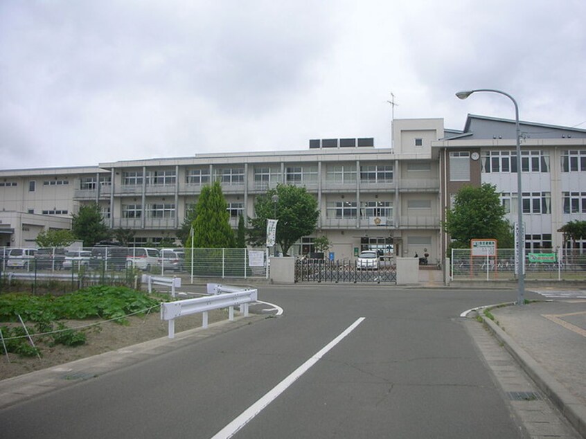 岩切小学校(小学校)まで1040m シテイハイツはやさか