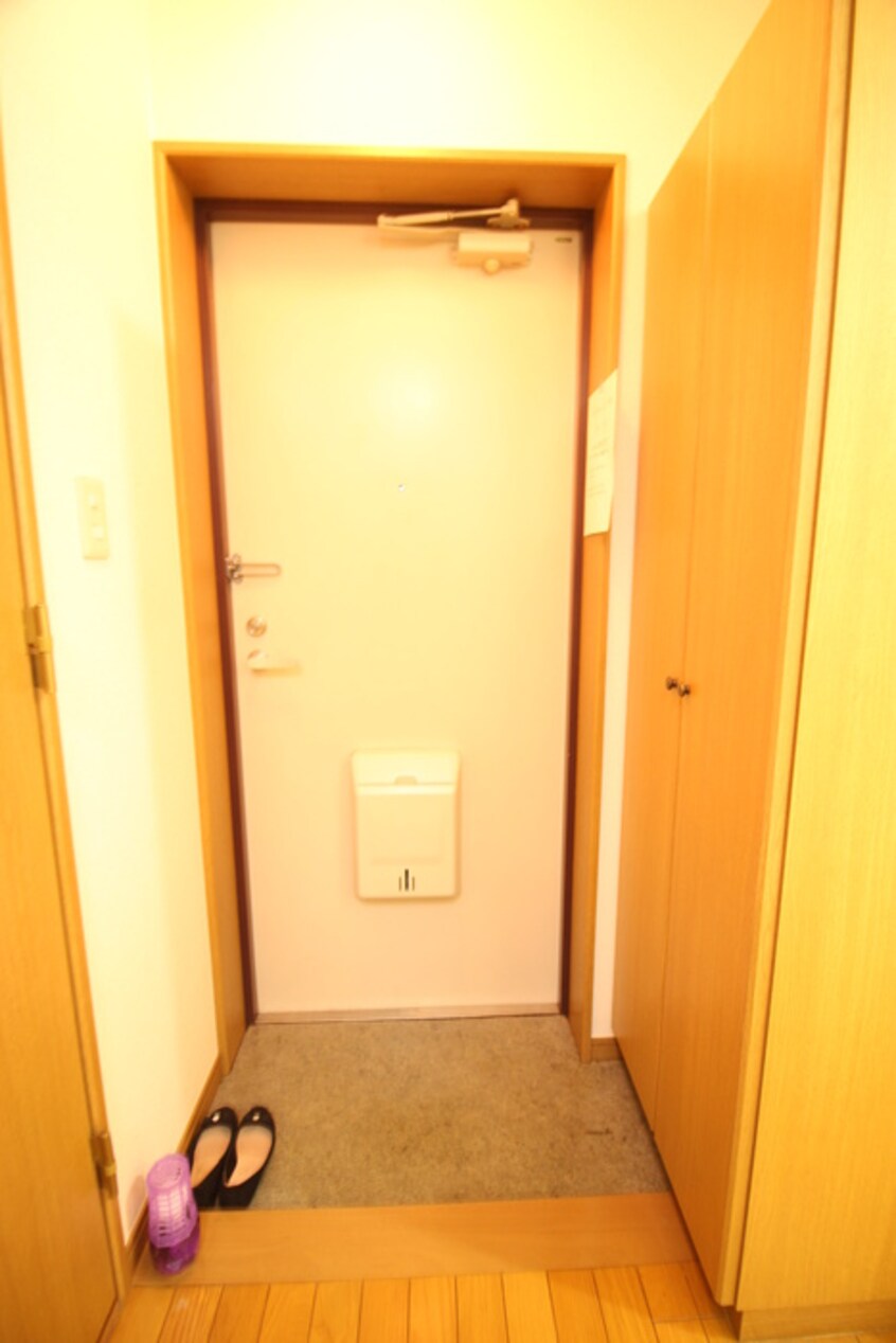 玄関 ヴィラ・ラレ－ヌ