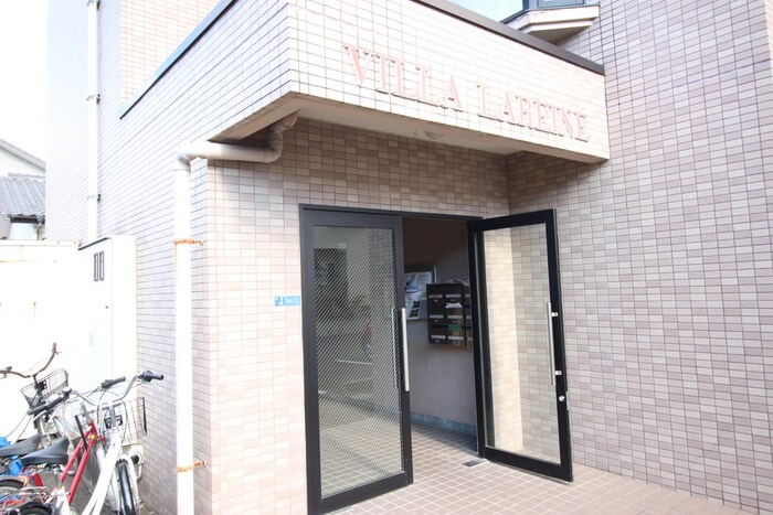 エントランス部分 ヴィラ・ラレ－ヌ