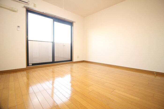 居室 ヴィラ・ラレ－ヌ