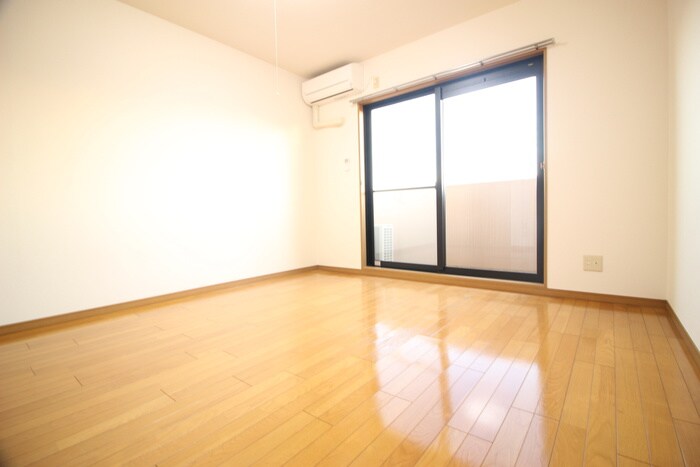 居室 ヴィラ・ラレ－ヌ