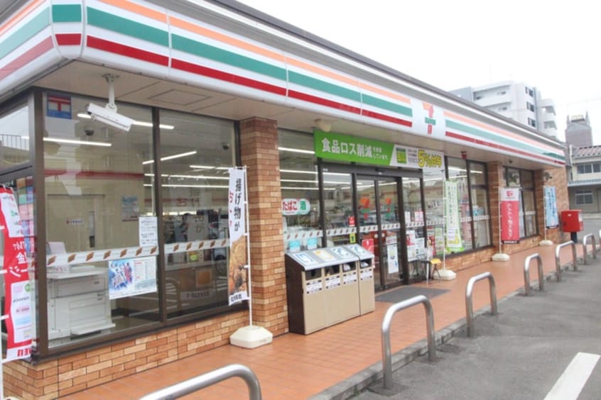 セブンイレブン仙台白萩町店(コンビニ)まで220m BeeHouse