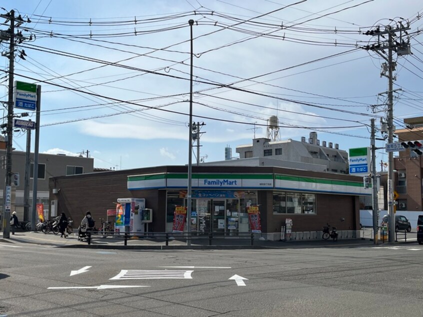 ファミリーマート　宮町四丁目店(コンビニ)まで500m セラヴィ小田原