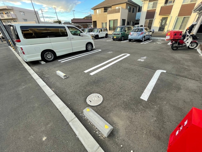 駐車場 アヴィサーシャフローラ