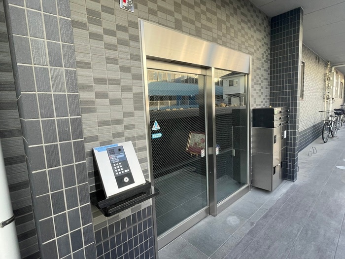 エントランス部分 アヴィサーシャフローラ