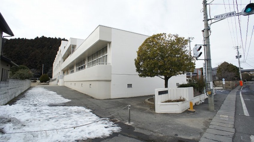 名取市立館腰小学校(小学校)まで210m コンフォールUEMATSUⅡ