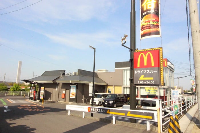 マクドナルド4号線松森店(ファストフード)まで230m レジデンス仙台泉