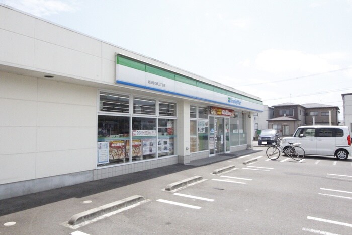 ファミリーマート 岩沼相の原三丁目店(コンビニ)まで567m ハイツカトレア
