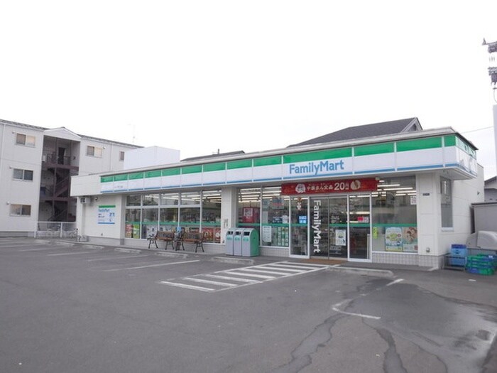 ファミリーマート大和町4丁目店(コンビニ)まで484m プルミエール中倉