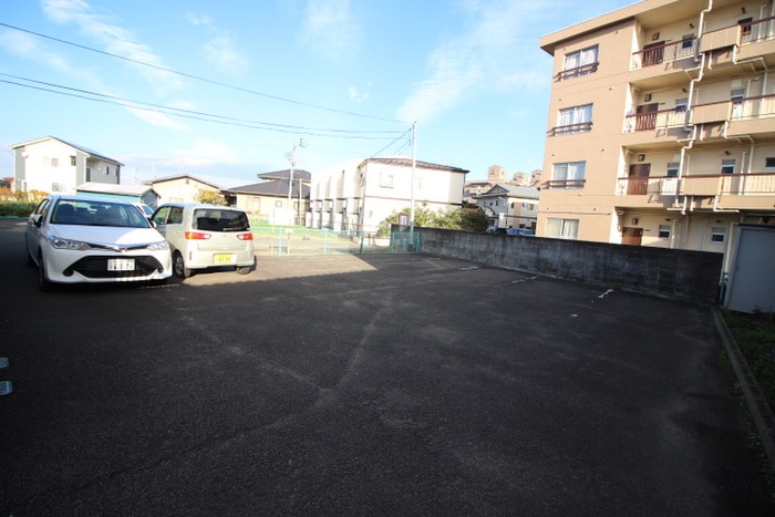 駐車場 カノエ満月