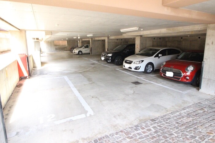 駐車場 フォルス八幡