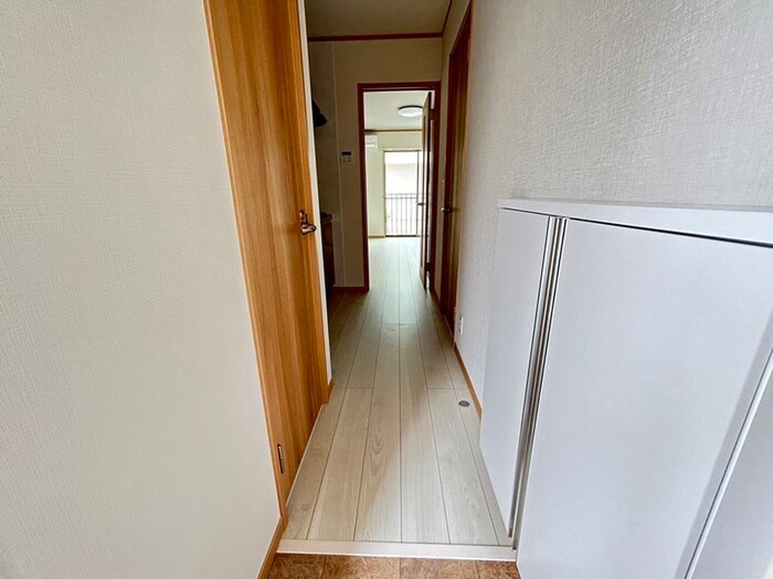 廊下 ポミエ・アクロス