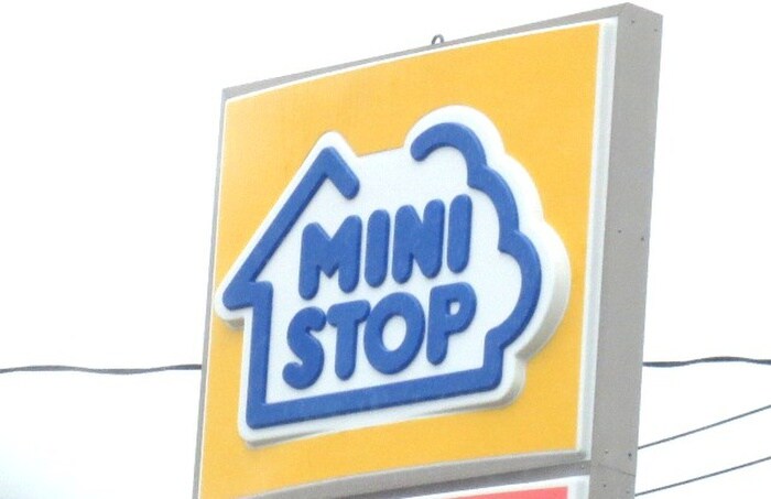 ミニストップ仙台泉崎１町目店(コンビニ)まで1000m ポミエ・アクロス