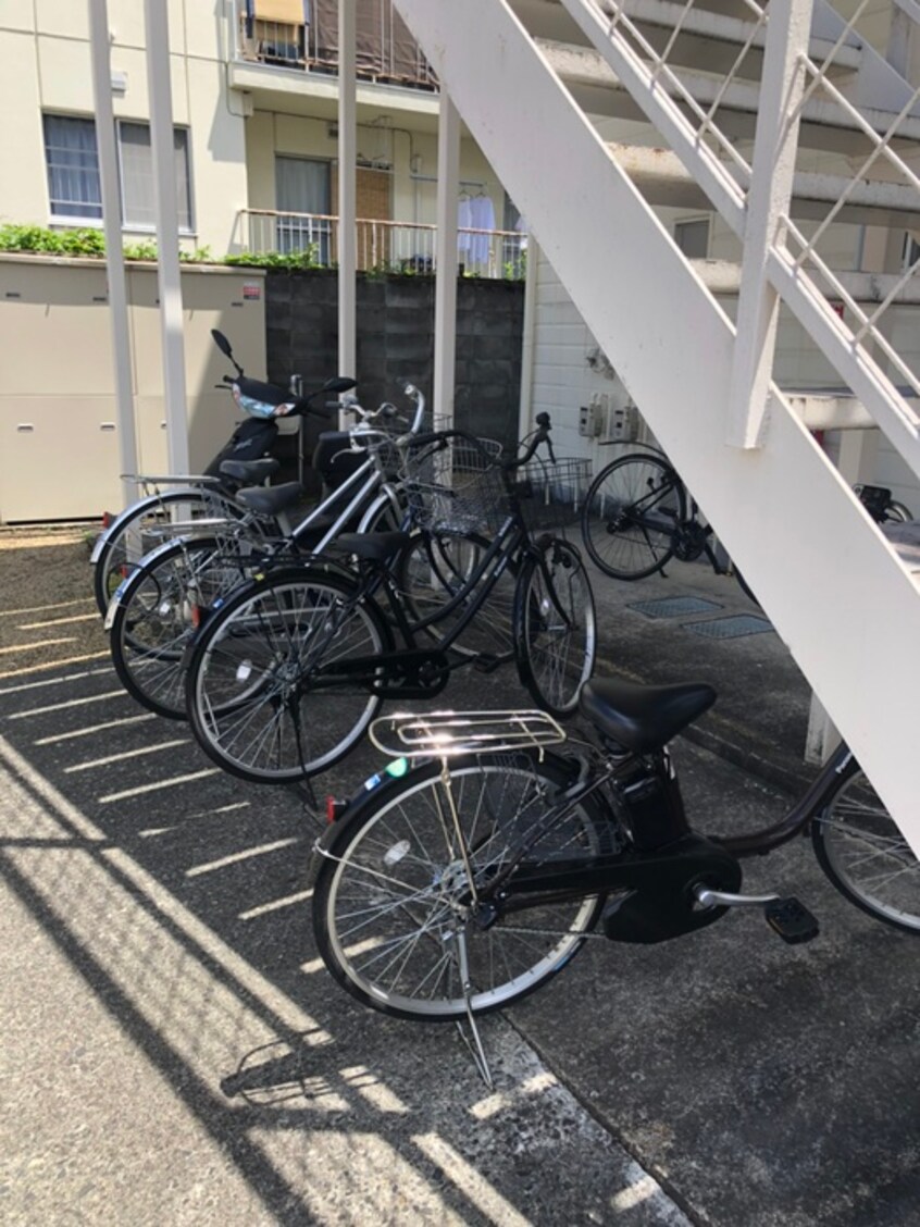 駐輪場 セラヴィ高松