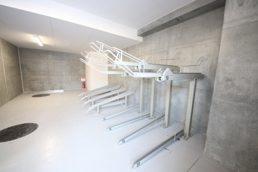 駐輪場 ラピスラズリ榴岡