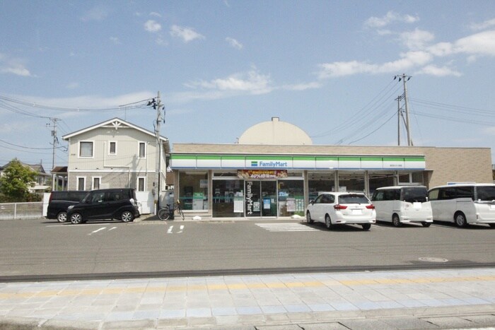 ファミリーマート 岩沼たけくま店(コンビニ)まで550m ニューモドム松ヶ丘1番館