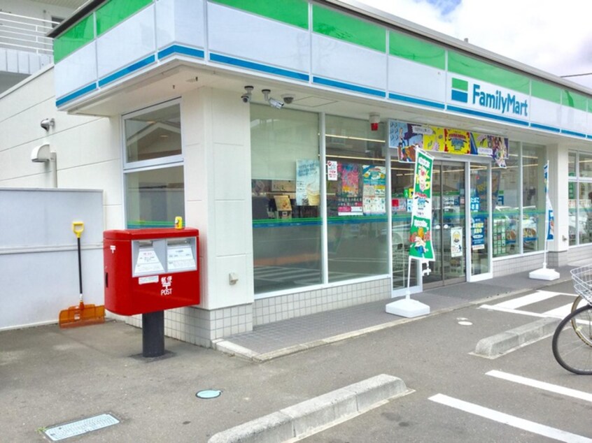 ファミリーマート　仙台小田原五丁目店(コンビニ)まで450m サゥーヂビバⅡ番館