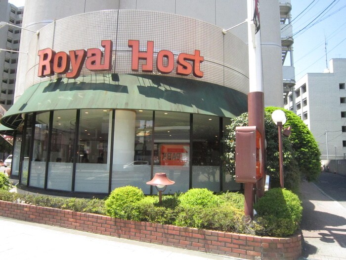 ロイヤルホスト北仙台店(その他飲食（ファミレスなど）)まで550m ラフィネスサマン