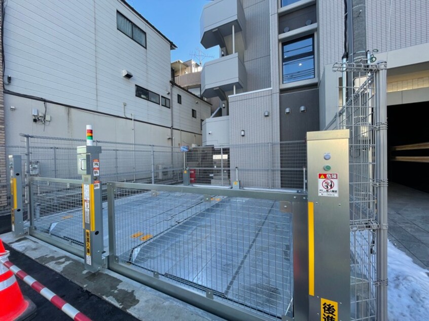 駐車場 ラピスラズリ五橋