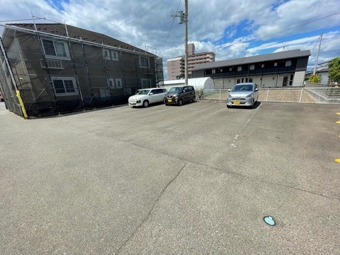 駐車場 ティアラＢ