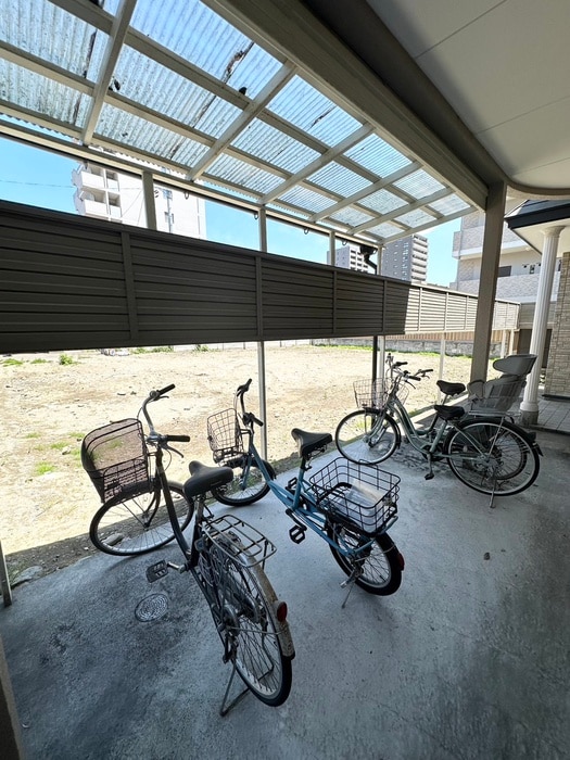 駐輪場 ラ・リヴィエール広瀬