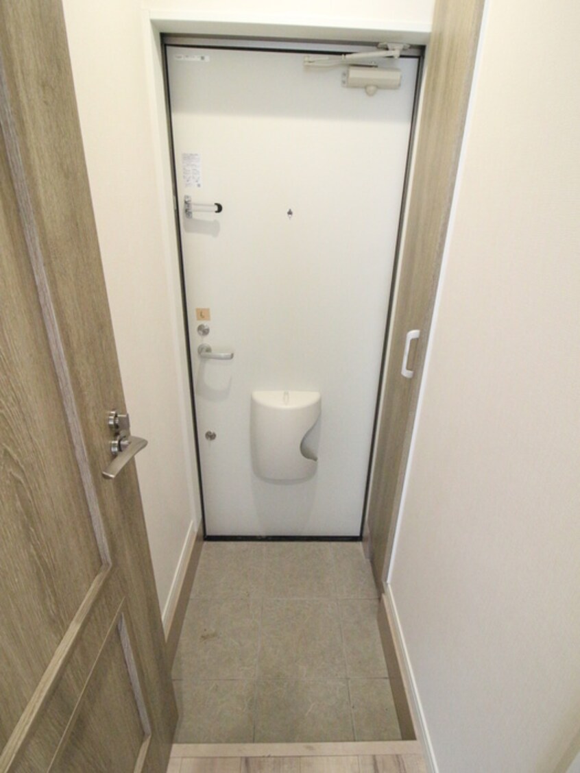 玄関 シェルテ河原町A