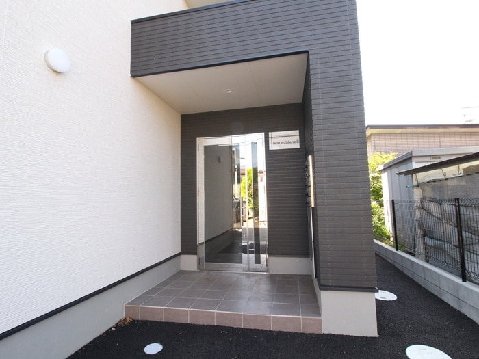 エントランス部分 ノワール・エ・ブランⅡ