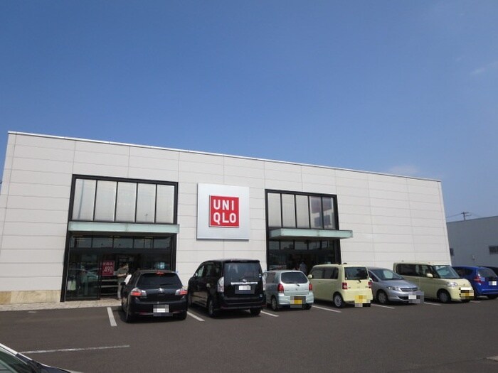 ユニクロ若林新井店(ショッピングセンター/アウトレットモール)まで143m ﾎﾜｲﾄｷｬｯｽﾙ六丁の目ﾋﾞﾚｼﾞA棟