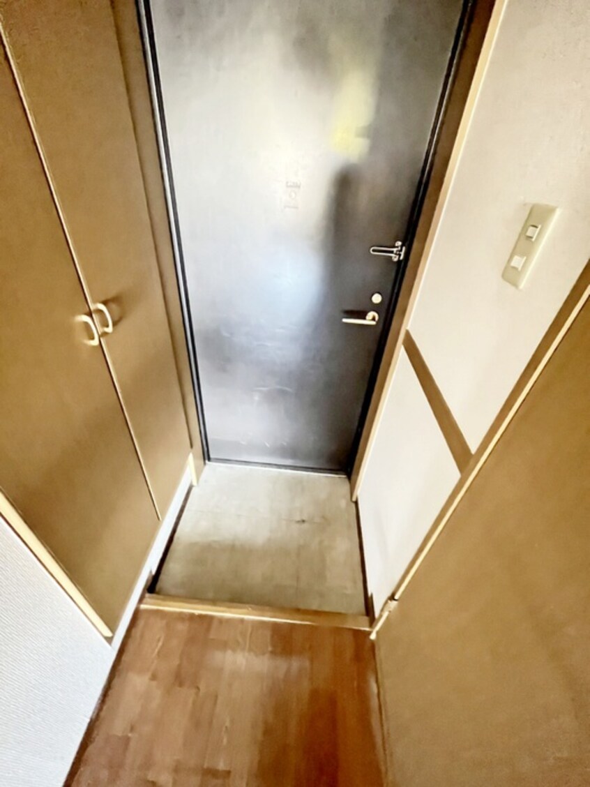 玄関 ロイヤルアニバーサリー楢町