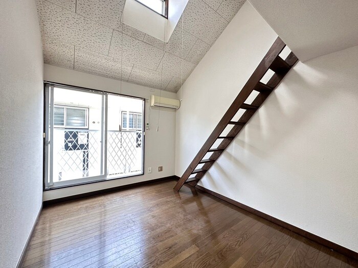 居室 ロフティ若林A