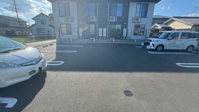 駐車場 サクシード