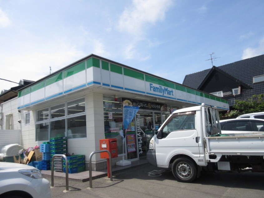 ファミリーマート若林上飯田店(コンビニ)まで670m ガーデンビレッジＤ棟