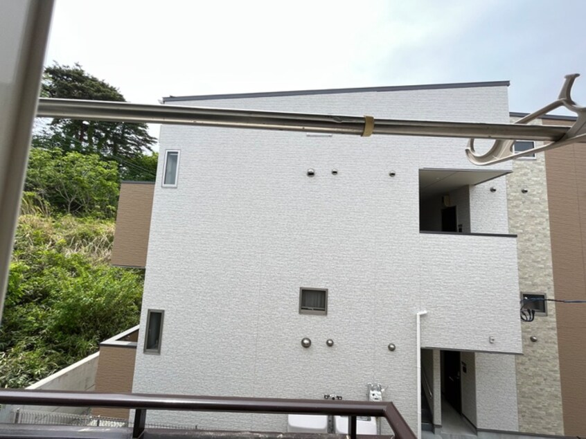 室内からの展望 エンブレム・エミ