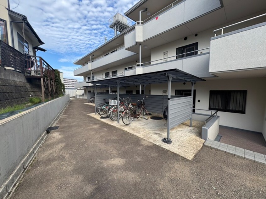 駐輪場 メゾンドール貴富称