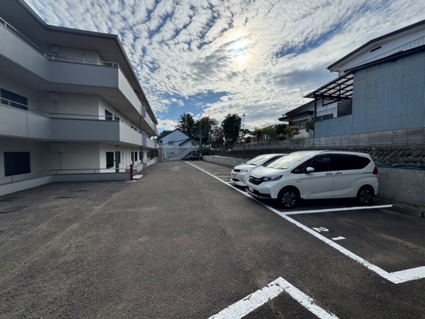 駐車場 メゾンドール貴富称