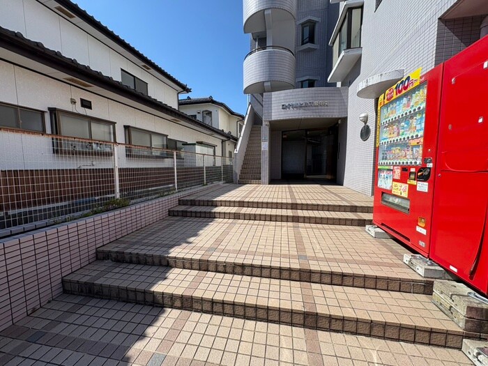 エントランス部分 ロイヤルヒルズ泉中央