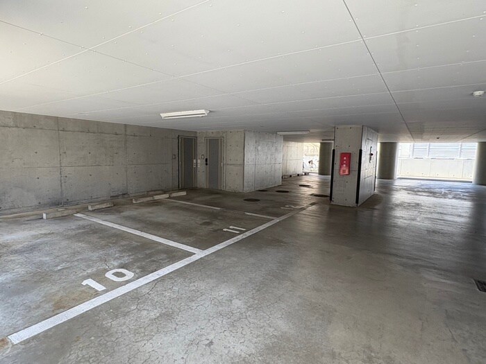 駐車場 ロイヤルヒルズ泉中央