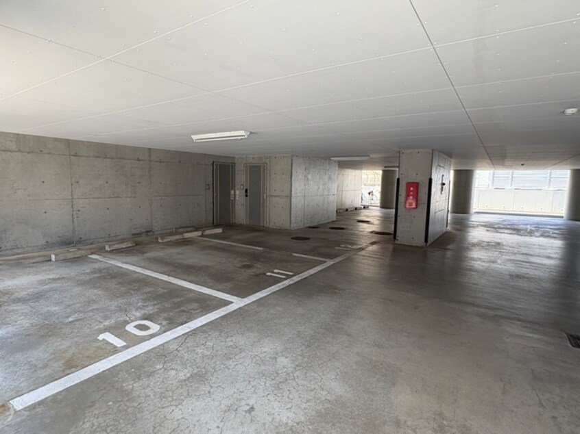 駐車場 ロイヤルヒルズ泉中央