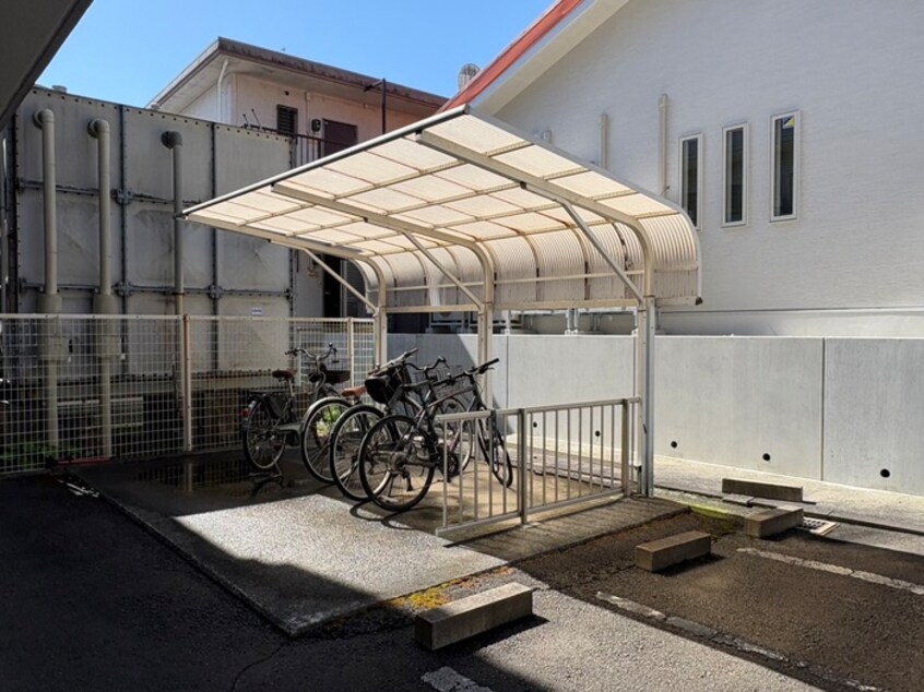 駐輪場 ロイヤルヒルズ泉中央