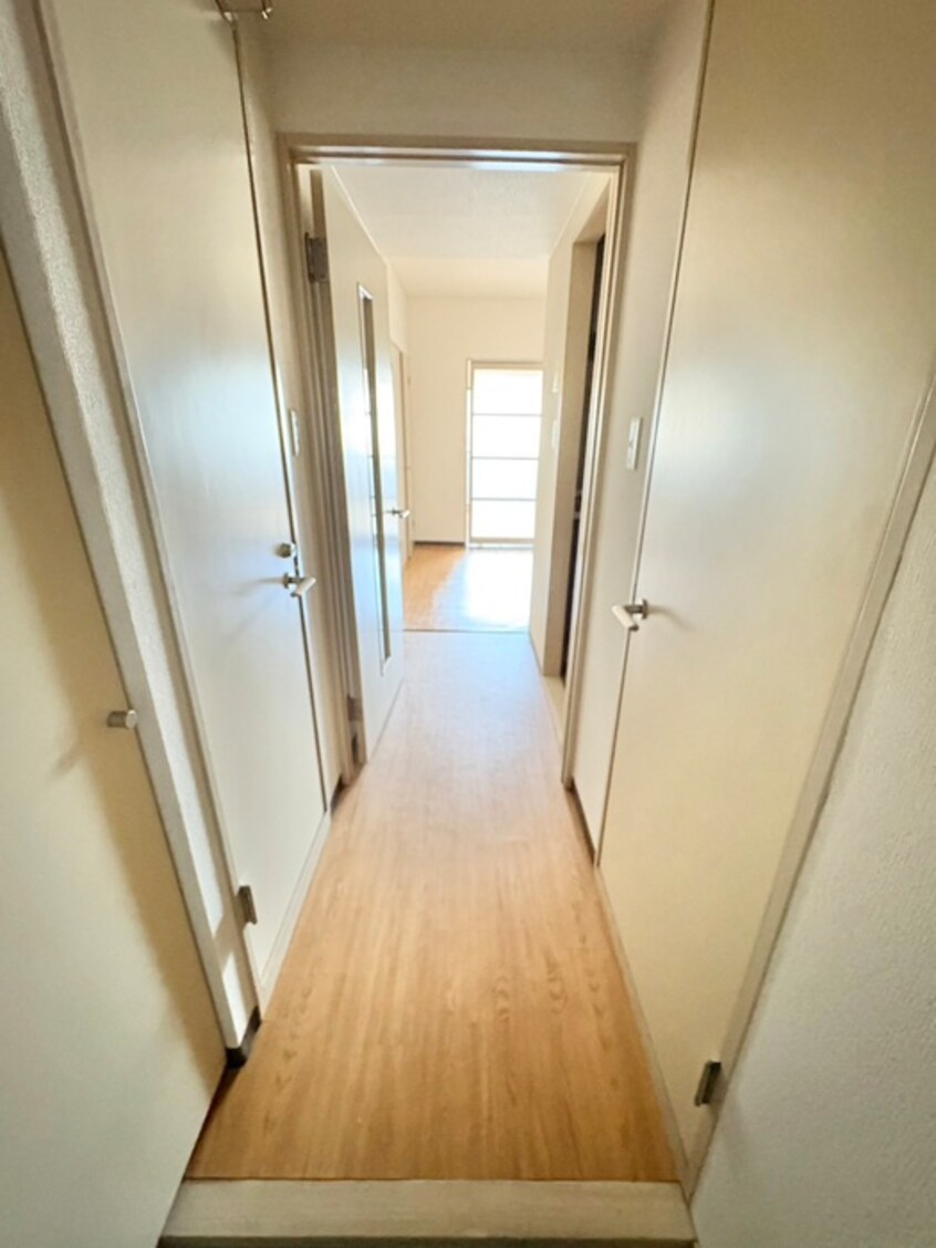 廊下 ロイヤルヒルズ泉中央