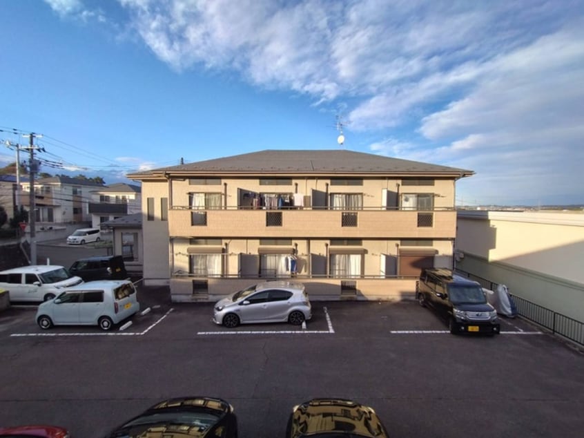 駐車場 ノ－ブルカ－サ川平２