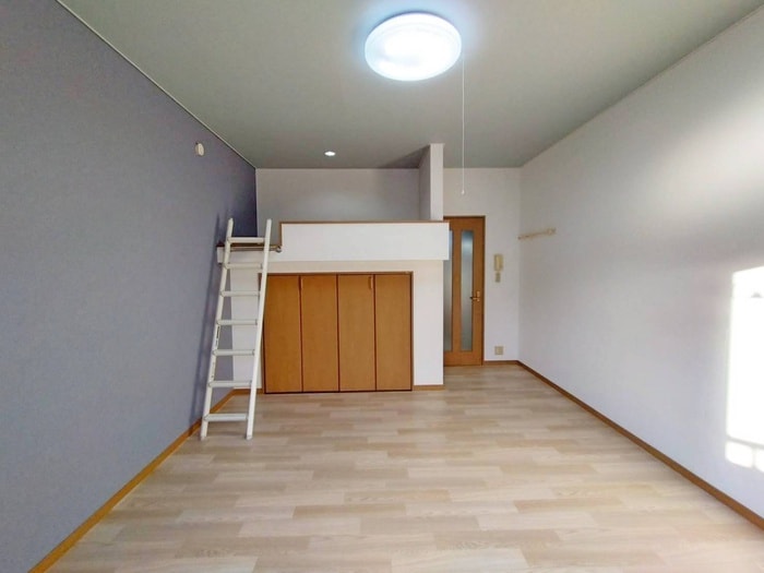 室内からの展望 ノ－ブルカ－サ川平２