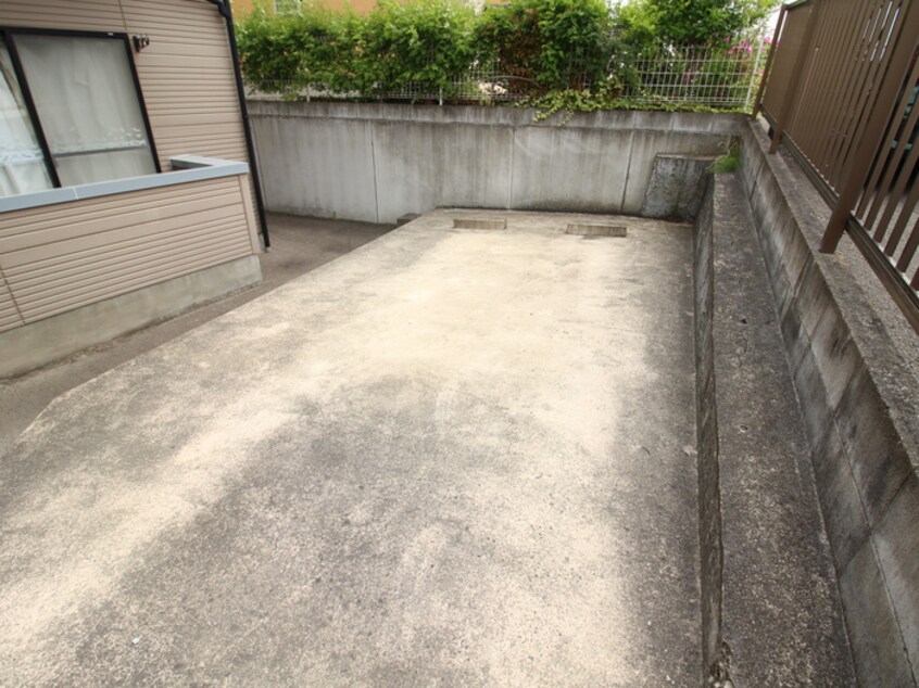 駐車場 リトルシャトー荒巻