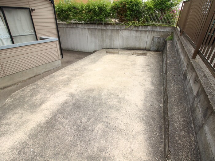 駐車場 リトルシャトー荒巻