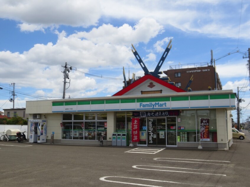 ファミリーマート仙台三百人町店(コンビニ)まで350m マロンクリスタル