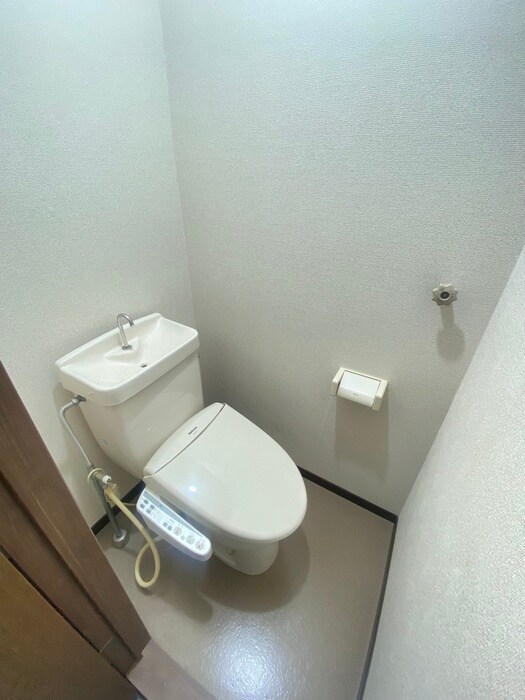 トイレ ネイビ－都石